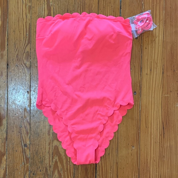 Victoria’s Secret Scallop One Piece Swim - Picture 1 of 7